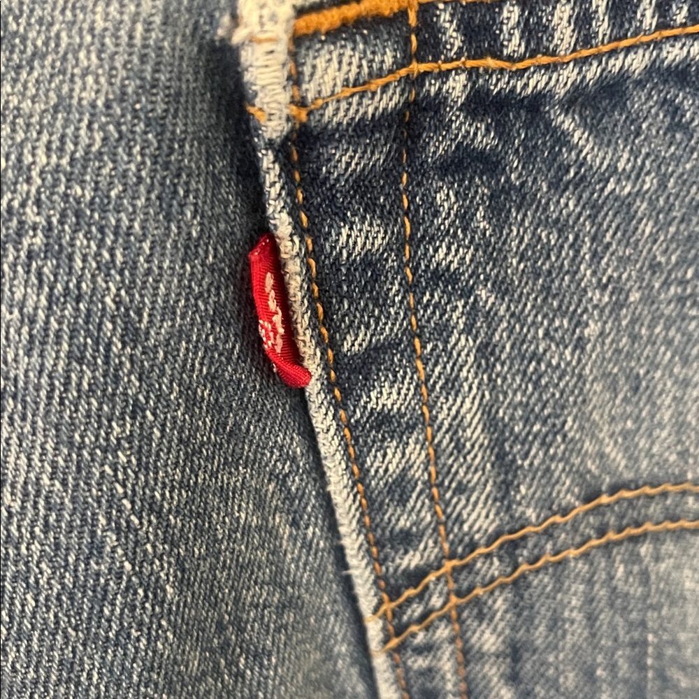 Vintage red tab Levi's Straight Leg Faded Blue Jeans - Picture 4 of 6